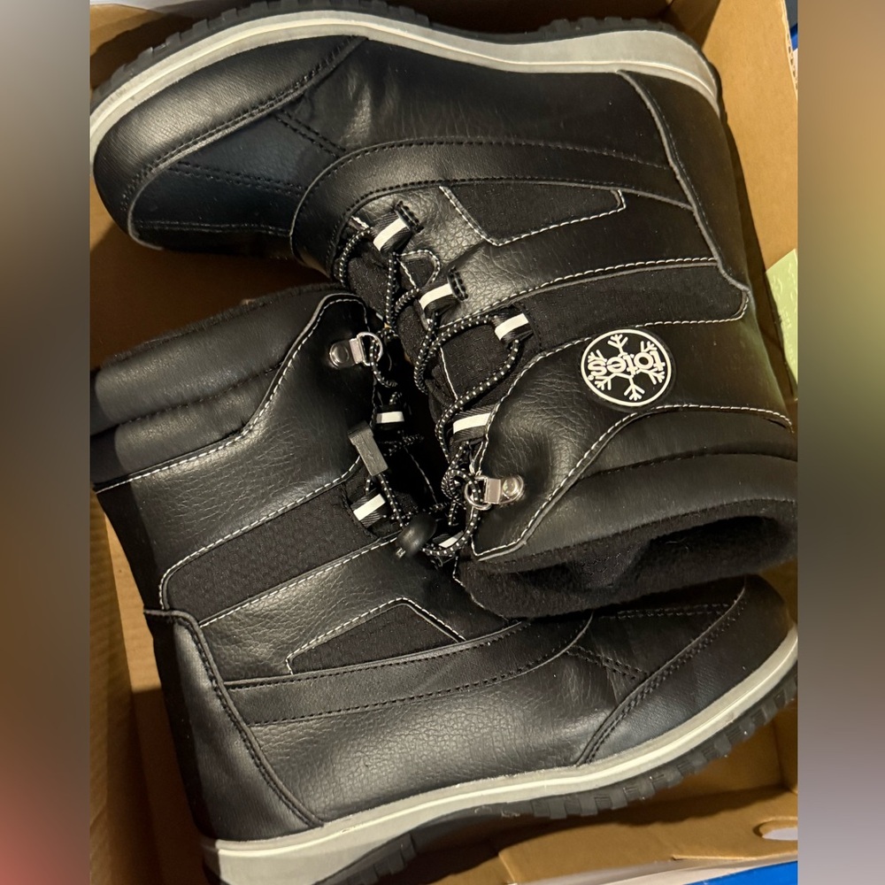 NEW Totes winter Boots